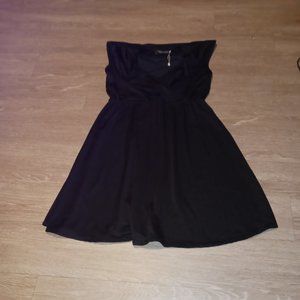 Black sleeveless dress